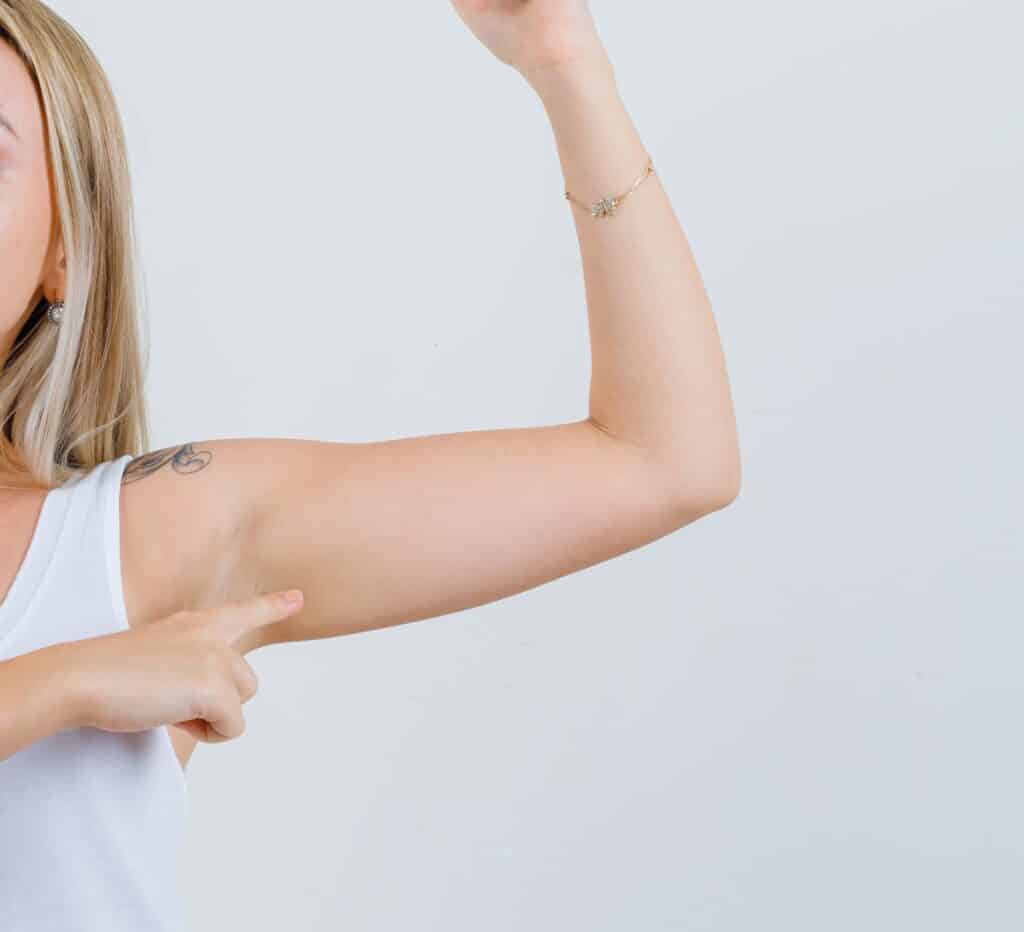 Jak się pozbyć pelikanów z ramion | RosaMed Clinic