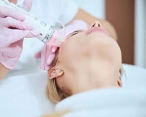 Sposoby na zagęszczenie skóry twarzy | RosaMed Clinic Warszawa