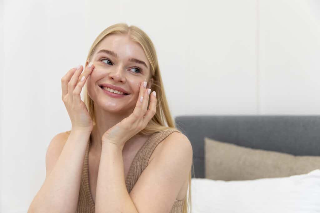 Zabieg rozświetlający i rozjaśniający na twarz | RosaMed Clinic Warszawa