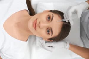 Zabieg pielęgnacyjny na twarz, dłonie i stopy w salonie medycyny estetycznej RosaMed Clinic Warszawa