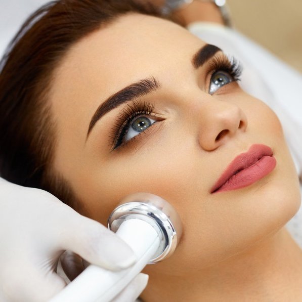 Zabieg poprawiający jędrność skóry falami radiowymi